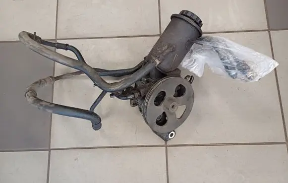 Toyota Yaris Power steering pump