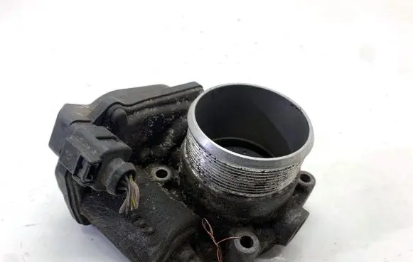 Volkswagen PASSAT B7 Engine shut-off valve 06F133062Q