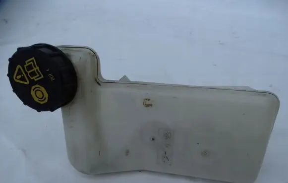 Ford Mondeo MK IV Brake fluid reservoir 