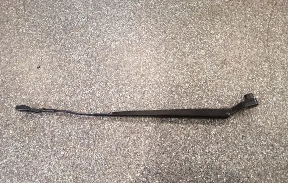 Front wiper blade arm