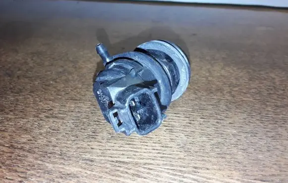 Mazda 3 I Windscreen/windshield washer pump 8603109120