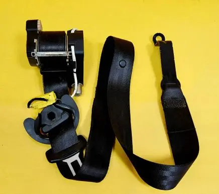 Volkswagen Touran I Front seatbelt 040502