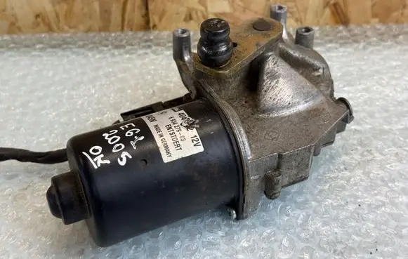 BMW 5 E60 E61 Wiper motor 6934279 693427903