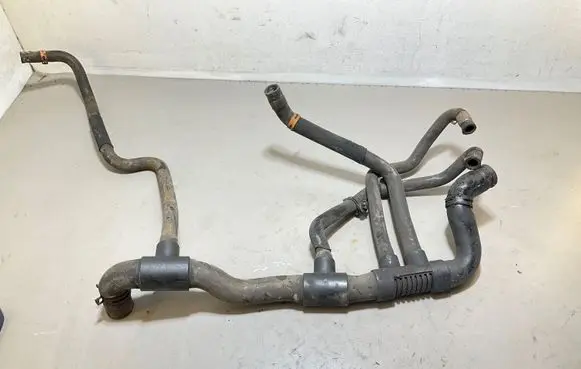 Engine coolant pipe/hose