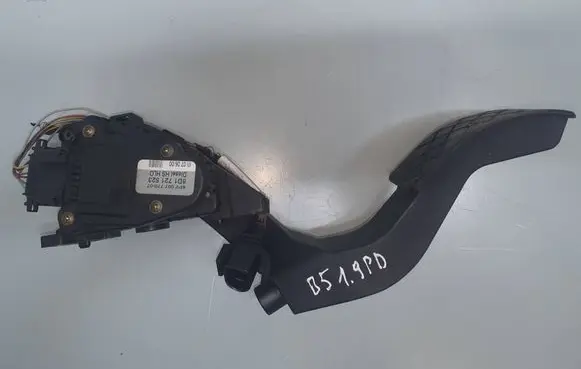 Volkswagen PASSAT B5 Accelerator throttle pedal 6PV00777007 8D1721523