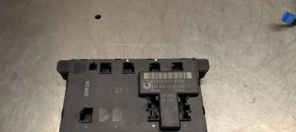 Mercedes-Benz C W203 Door control unit/module 2038201585
