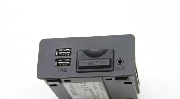 Mazda 3 II AUX in-socket connector BHP1669U0