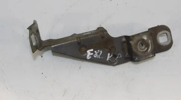 BMW 1 E82 E88 Fender mounting bracket