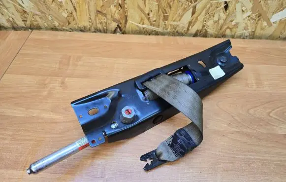 Volvo S80 Front seatbelt
