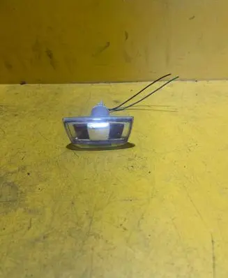 Opel Corsa D Front fender indicator light 13252455