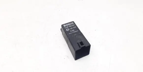 Volvo V70 Glow plug pre-heat relay 8692859 0281003037