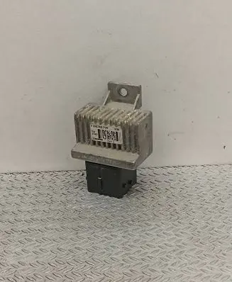 Renault Captur Glow plug pre-heat relay 110678071R 33DA PDR812