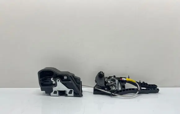 BMW 2 F22 F23 Front door lock 7202150