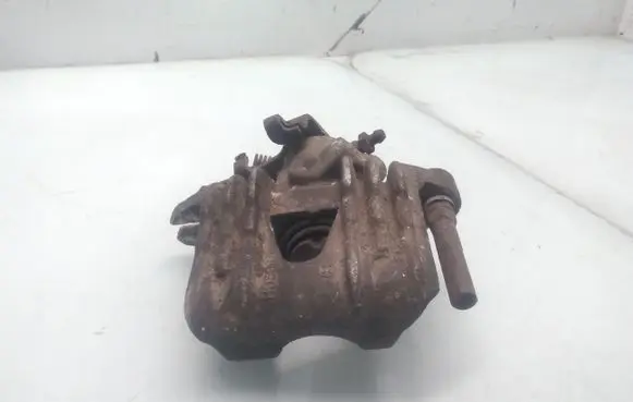Opel Zafira A Rear brake caliper
