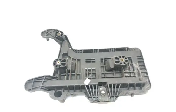 Volkswagen PASSAT B6 Battery tray 1K0915333C