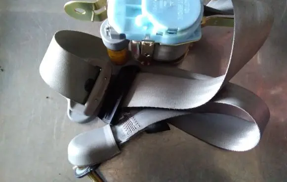 KIA Sorento Front seatbelt 041012