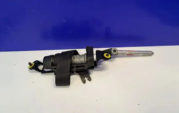 Volvo XC70 Front seatbelt 6841791