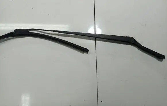 Nissan Almera Tino Front wiper blade arm 