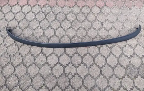 Front bumper lip