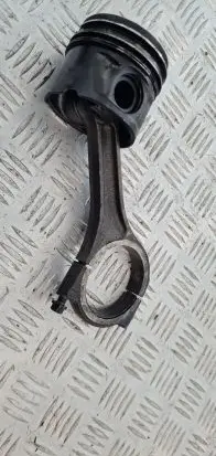 Land Rover Discovery 3 - LR3 Piston with connecting rod