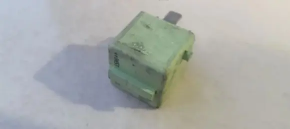 BMW 5 E39 Other relay 61368373700 61.368373700