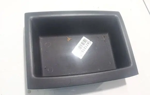Volkswagen Polo IV 9N3 Glove box 6Q0858719A