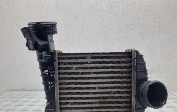 Volkswagen PASSAT B5.5 Intercooler radiator 3B0145805J
