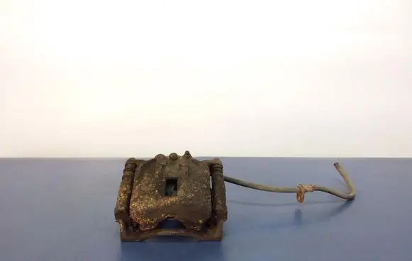 Front brake caliper