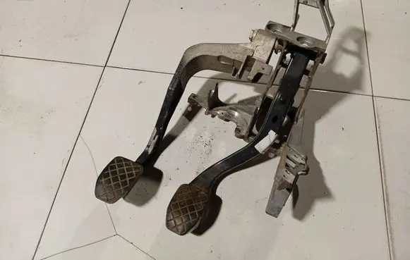 Skoda Superb B5 (3U) Brake pedal 