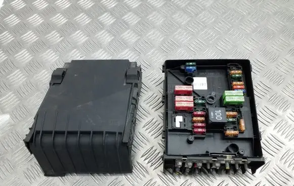 Skoda Superb B6 (3T) Fuse box set 1K0937132F 1K0937125A