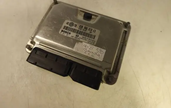 Skoda Superb B5 (3U) Engine control unit/module 038906019KD 038906019 0281011205