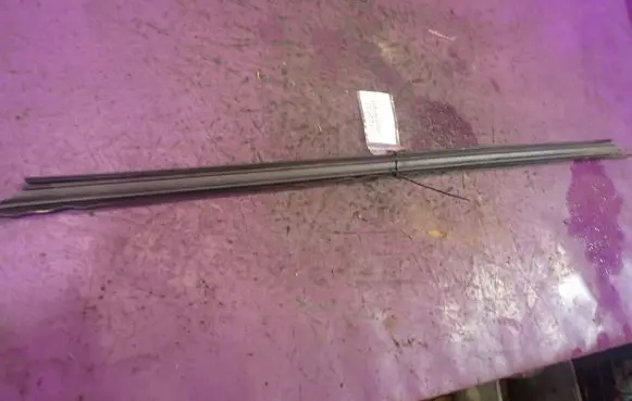 Seat Toledo III (5P) Front door glass trim molding 5P0837472B