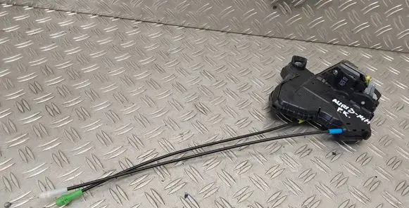Toyota Auris E180 Front door lock 