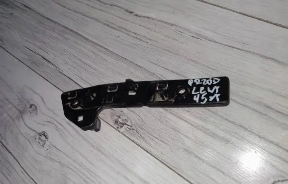 Front bumper mounting bracket