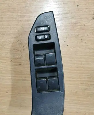 Toyota Verso Electric window control switch 840400F030 30170683
