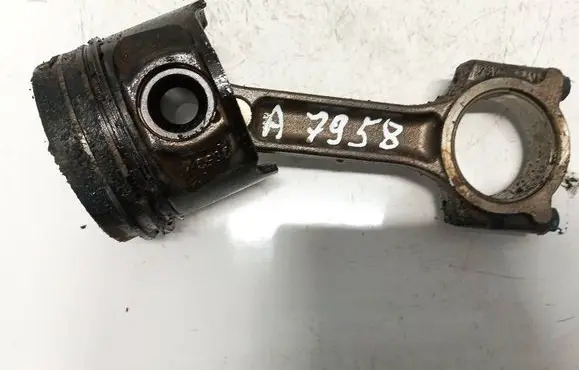 Nissan Qashqai Piston with connecting rod 