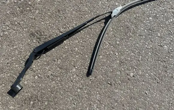 Renault Kadjar Front wiper blade arm 24603