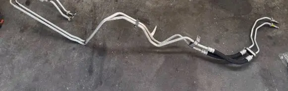 Jeep Grand Cherokee Gearbox oil cooler pipe/hose 68262752AC