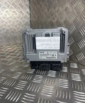 Peugeot 308 Engine control unit/module 0261S04689 9666104380 08E10F9996