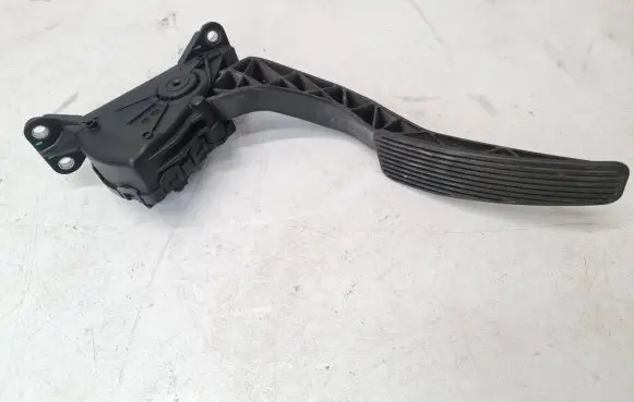 Chrysler 300 - 300C Accelerator throttle pedal 04861681AA 6BV03900900