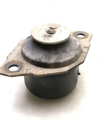 Volkswagen Golf III Engine mount bracket