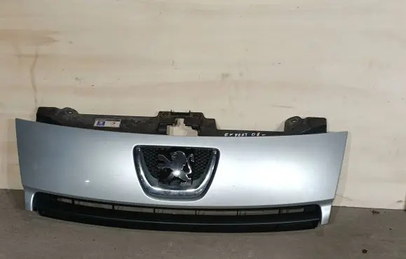 Peugeot Expert Front bumper upper radiator grill 1497647077 1497644077