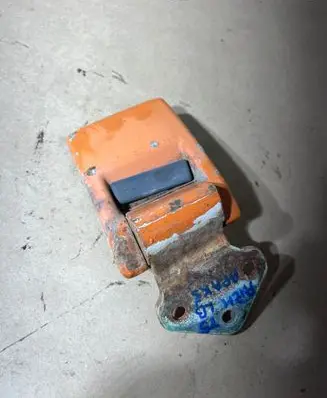Volkswagen Transporter - Caravelle T5 Loading door lower hinge 7H0827154