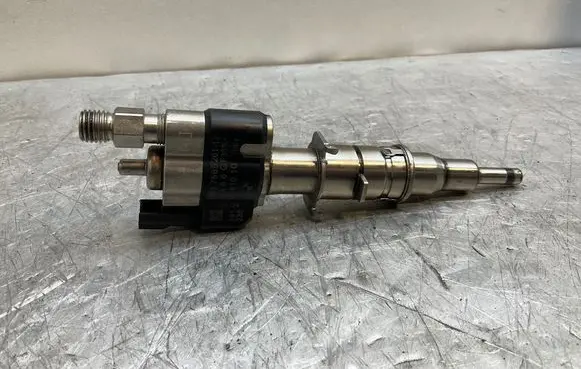 BMW 5 E60 E61 Fuel injector 7585261 10181010 758526112