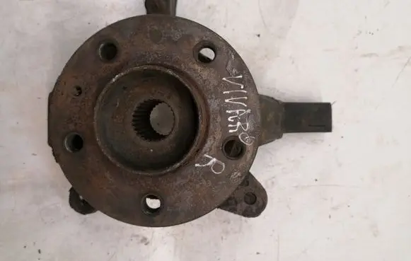 Opel Vivaro Front wheel hub spindle knuckle