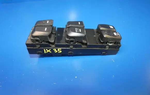 Hyundai ix35 Electric window control switch 93570-2Y9709 PM97P
