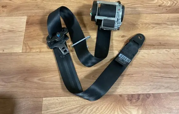 Ford Mondeo MK IV Front seatbelt 606639200 010R000