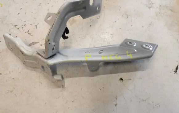 Renault Megane IV Fender mounting bracket