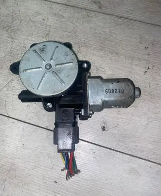 Mitsubishi Lancer Front door window regulator motor Mr991832