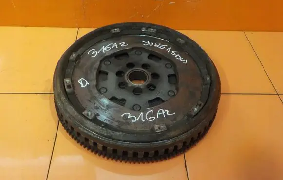 Nissan Juke I F15 Dual mass flywheel 8200926712